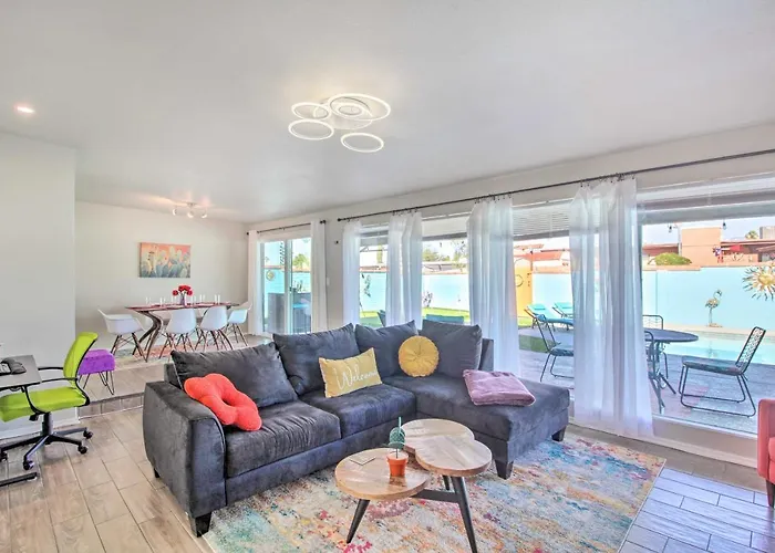 Holiday home Vibrant, Colorful Abode W/ Pool & Hot Tub Tucson