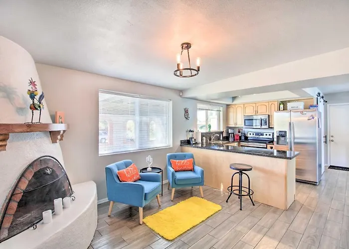 Vibrant, Colorful Abode W/ Pool & Hot Tub *