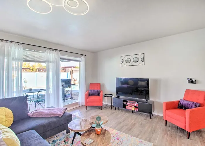 Vibrant, Colorful Abode W/ Pool & Hot Tub *