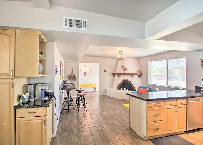 Holiday home Vibrant, Colorful Abode W/ Pool & Hot Tub *