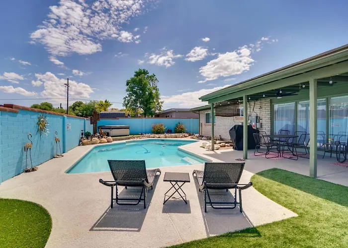 Vibrant, Colorful Abode W/ Pool & Hot Tub *
